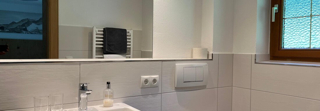 Dusche vom zusätzlichen Zimmer - Appartementhaus Nadine - Gries