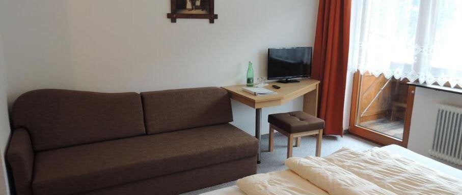 Doppelzimmer mit Zustellbett - Pension Winnebach - Gries