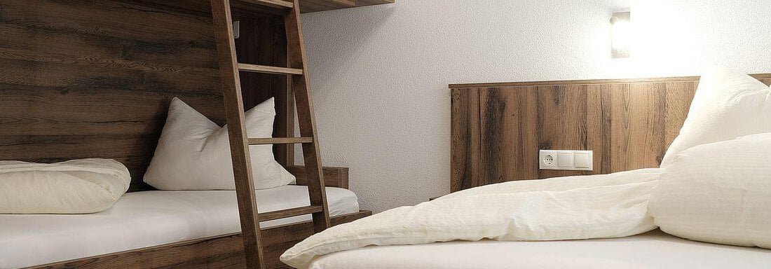 Doppelzimmer mit Etagenbett - Apart Felsenhof - Huben