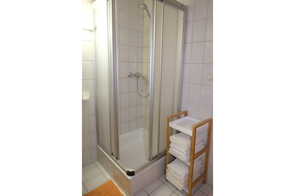 Badezimmer mit Dusche - Appartements Gufler - Huben