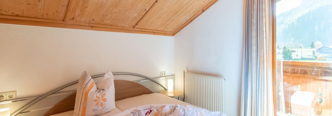 Schlafzimmer 2 im Apart Top 4 - Haus Anna - Huben