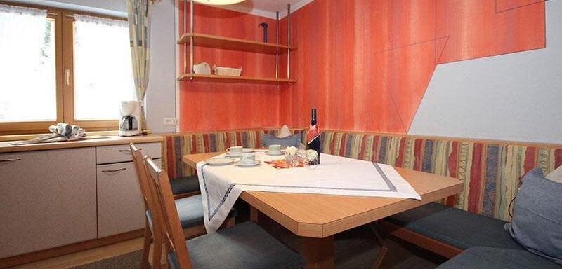 Appartement Tirol - Essbereich mit Küche - Haus Perchtold - Huben