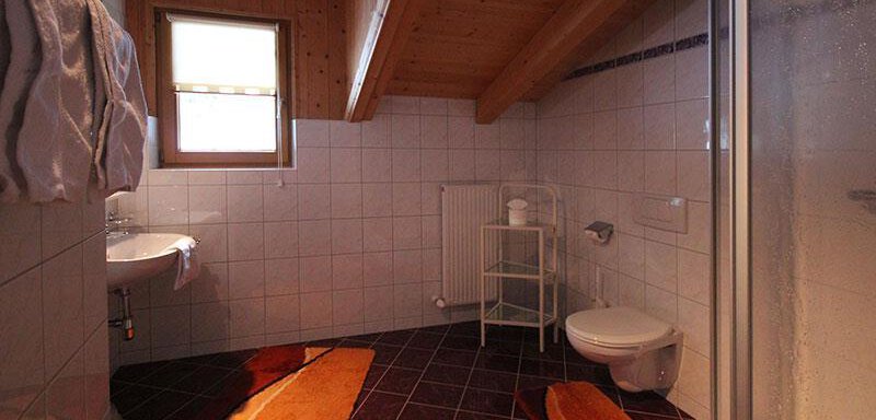 Appartement Tirol - Badezimmer oben - Haus Perchtold - Huben