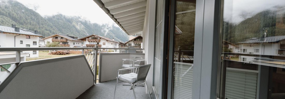 möblierter Balkon mit Blick auf die Berge - Haus Schennach - Huben