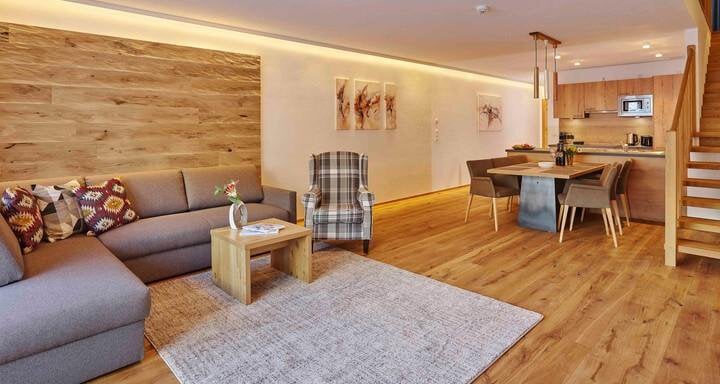 Wohnraum mit offener Küche - Alpenappartement Central Valley Penthouse - Längenfeld