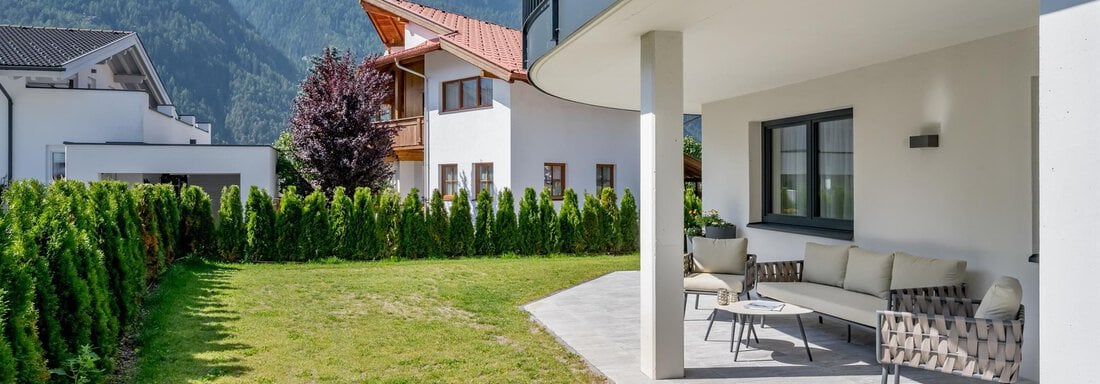 Terrasse mit Garten - Alpenchalet Tirol - Längenfeld