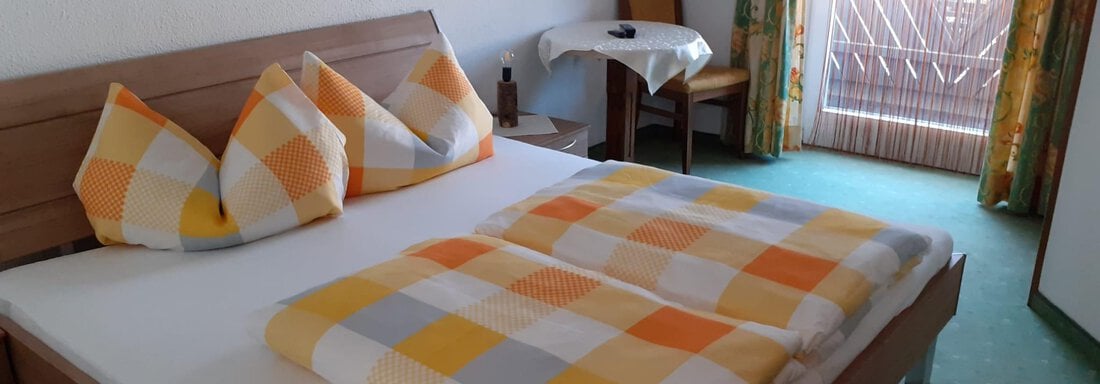 Doppelzimmer mit Flat TV - Apart Alpenland Maurer - Längenfeld