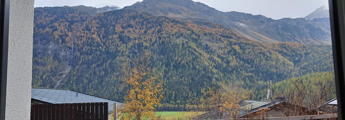 Ausblick Wohnbereich (Herbst - Regentag) - Appart Holzknecht - Längenfeld