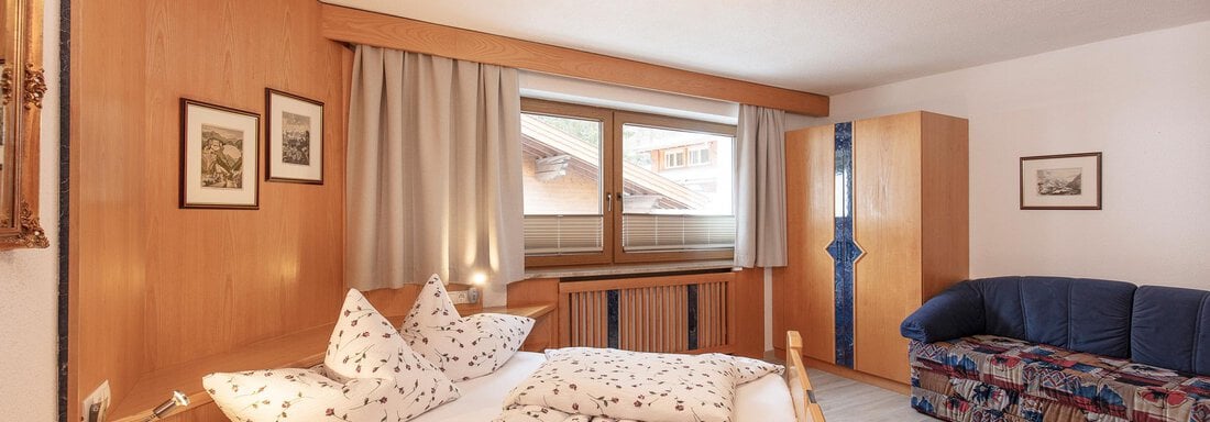 App1 Schlafzimmer links - Appartement Rosengarten - Längenfeld