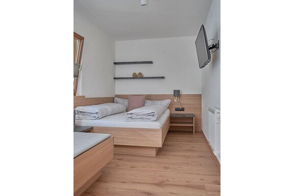 Trujen_2. Schlafzimmer mit französischem Bett - Appartement Trujen - Längenfeld