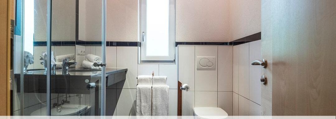 Badezimmer Dachgeschoß - Elke´s Ötztal Apartments - Längenfeld