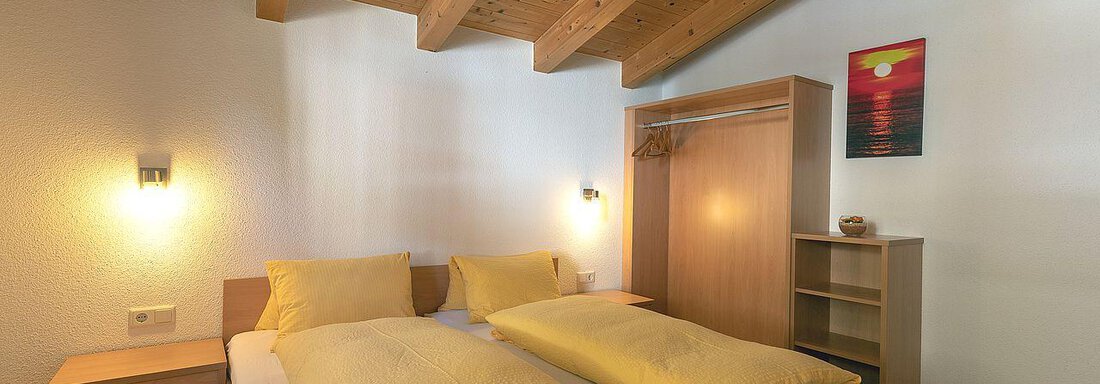 Schlafzimmer im Obergeschoss - Ferienhaus Schöpf - Längenfeld