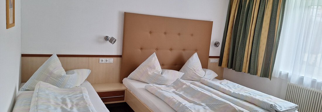 Drei Bett Zimmer - Ferienwohnungen Christine - Längenfeld