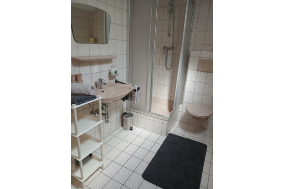 Badezimmer 2. Stock - Gästehaus Ennemoser - Längenfeld