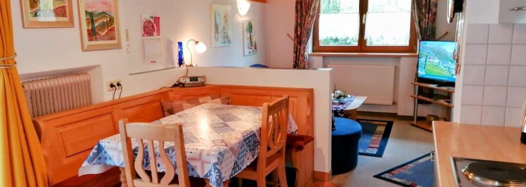 Ferienwohnung Nr. 2 Küche - Wohnzimmer - Gästehaus Judith - Längenfeld