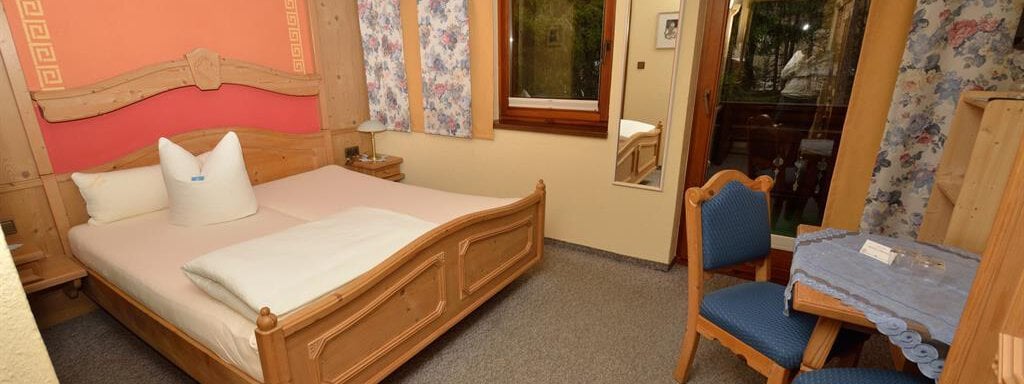 Standard-Doppelzimmer - Gästehaus Sissy - Längenfeld