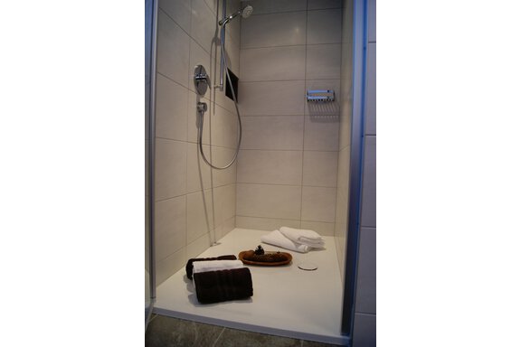 Badezimmer mit Dusche - Haus Elena - Längenfeld