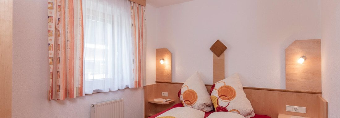 Doppelzimmer mit TV (1. Etage) - Haus Michael - Längenfeld