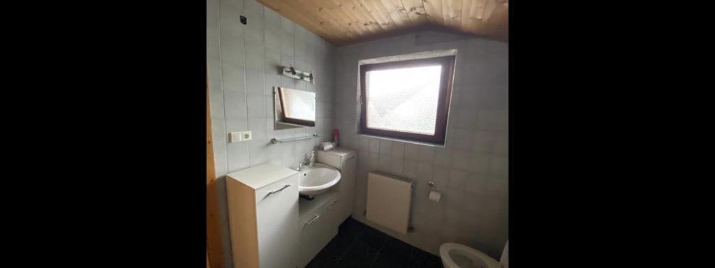 Badezimmer mit Badewanne inkl. Duschmöglichkeit un - Haus Reichlas - Längenfeld