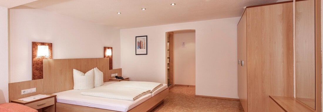 Doppelzimmer Mondschein mit Zustellbett - Hotel Garni Liesl - Längenfeld