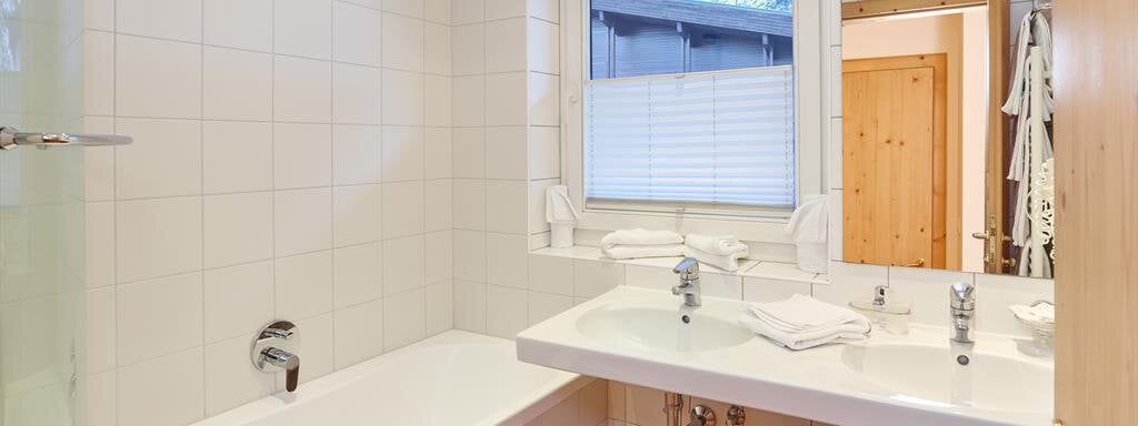 Juniorsuite-Badezimmer - Hotel zum Hirschen - Längenfeld