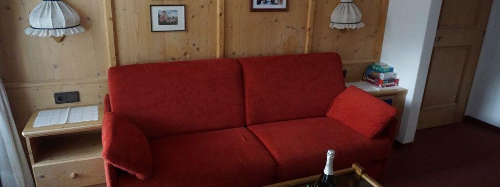 Wohnzimmer mit Schlafcouch - Ferienwohnung Zirmkogl - Obergurgl 