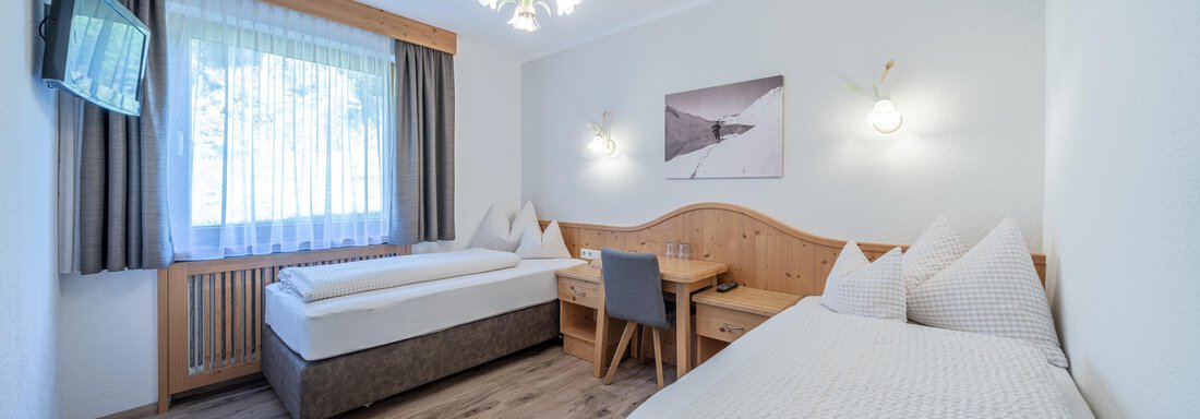 Doppelzimmer ohne Balkon - Pension Bergfrieden - Obergurgl 