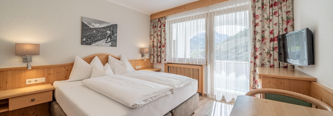 Doppelzimmer mit Südbalkon - Pension Bergfrieden - Obergurgl 