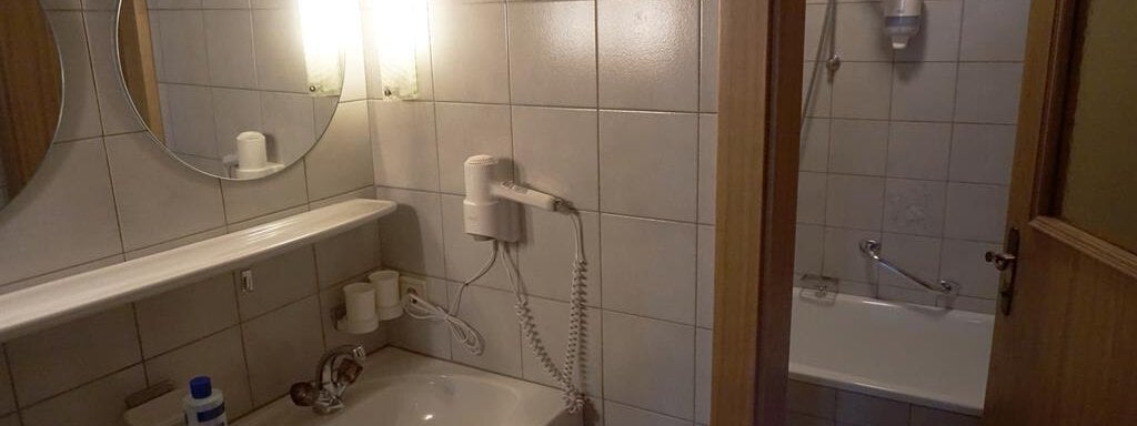 Bad/WC getrennt, Doppelwaschtisch - Ferienwohnung Zirmkogl - Obergurgl 