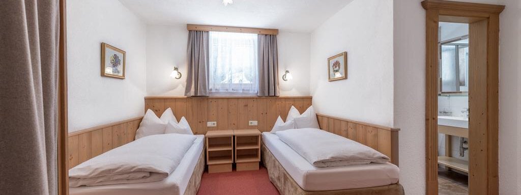 Apart L Schlafzimmer 2 - Pension Bergfrieden - Obergurgl 