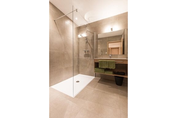 Badezimmer mit Dusche - Apartment Waldesruh - Ochsengarten