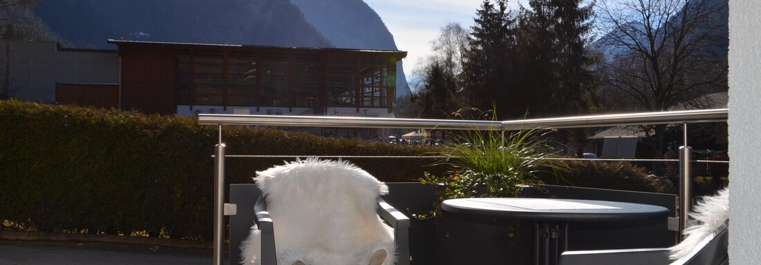 Kleine Terrasse mit Aussicht - Appartement Alpenglühn - Oetz