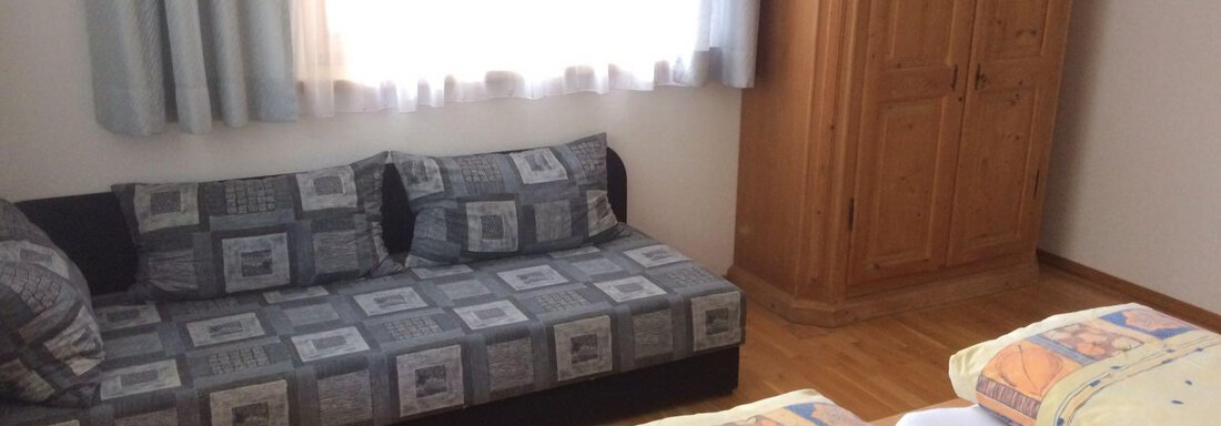 Schlafzimmer mit Couch - Appartement Wald - Oetz