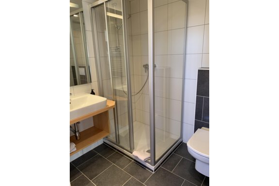 A1 Badezimmer mit Dusche/WC - Appartements Schmid Peter - Oetz