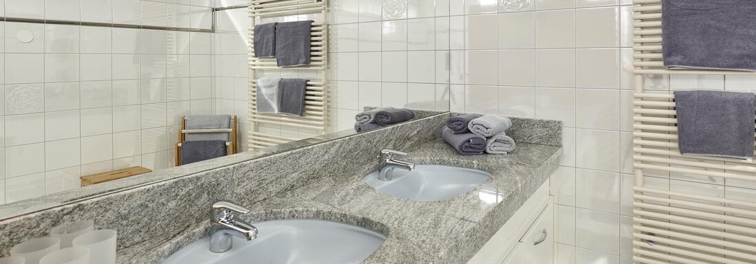 Appartement Weißkugel Badezimmer mit Badewanne DU - Apparthof Sunnwies - Oetz