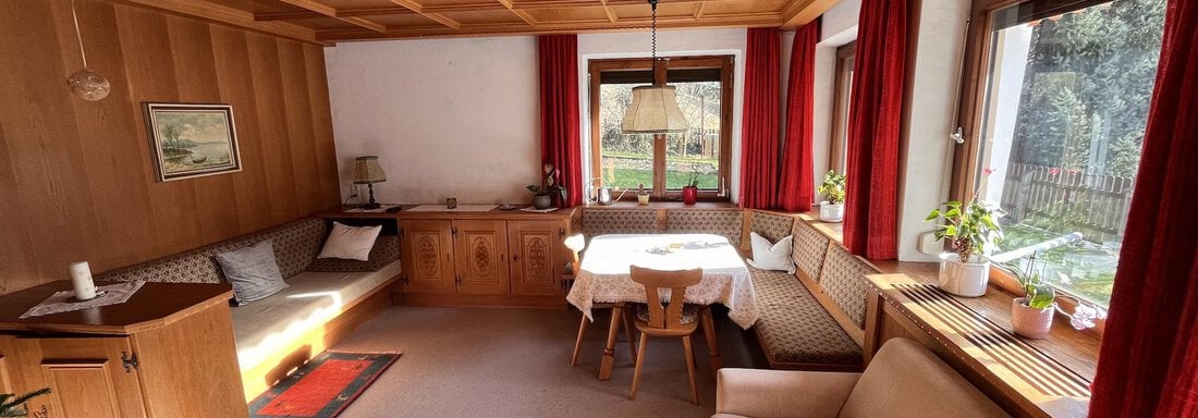 Wohnzimmer im Tiroler Stil - Ferienhaus Heimatplatzle - Oetz