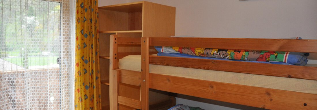 Kinderzimmer mit Stockbetten - Gästehaus Pfausler - Oetz