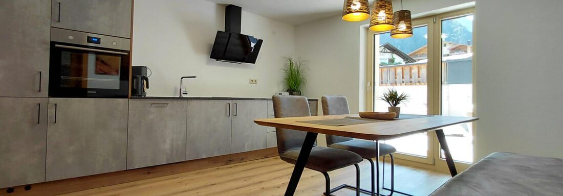 Koch- und Essbereich mit direkten Zugang auf die Terrasse Koch- und Essbereich mit direkten Zugang auf die Terrasse - Haus Gstrein - Oetz