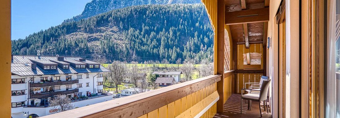 Balkon mit Ausblick Zirbensuite Tiroler Adler - Posthotel Kassl - Oetz