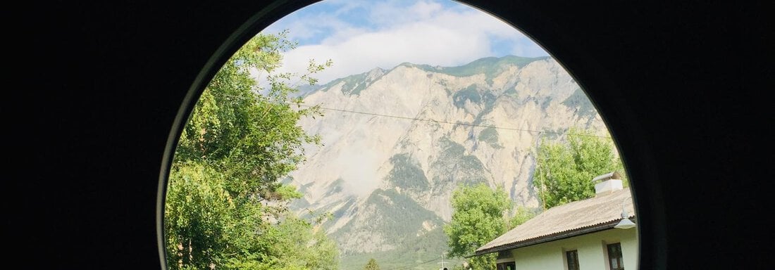 Blick von der Wohnungstür - Apartment Amberg - Ötztal Bahnhof