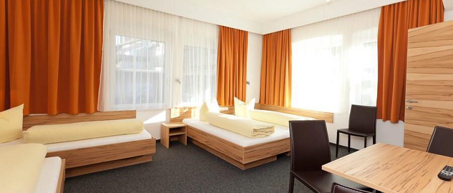 Mehrbettzimmer - Hotel Garni Gletschertor*** - Ötztal Bahnhof