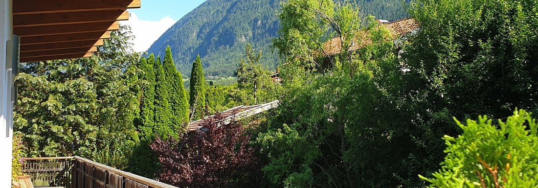 Balkon mit Bergblick - Ferienwohnung "Zum Glück" - Sautens