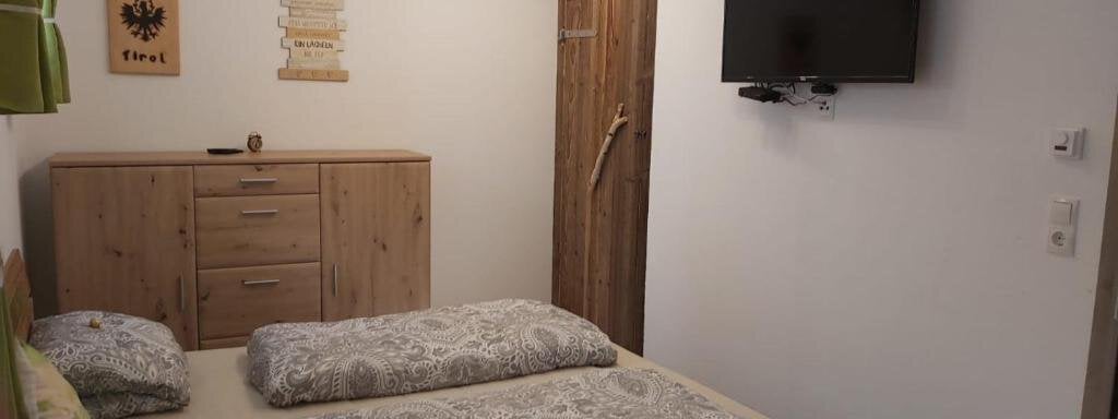 Doppelzimmer mit TV - Ferienwohung Bärbl - Sautens