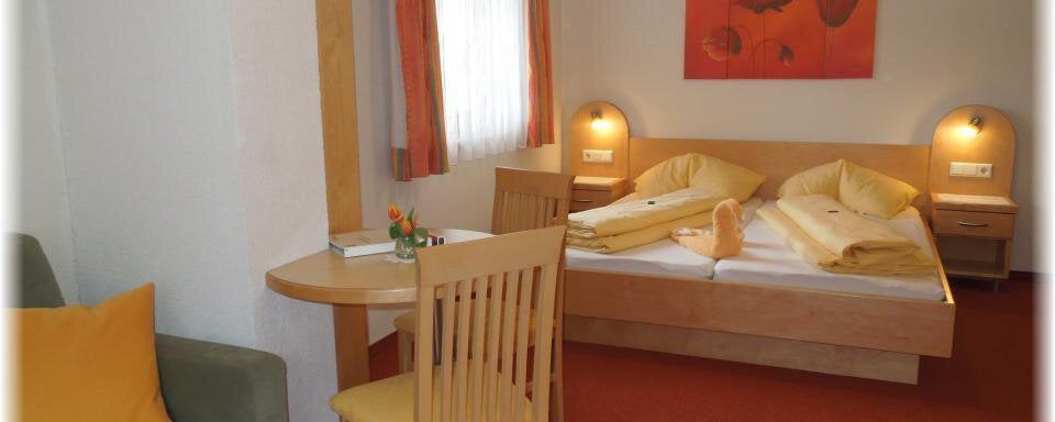 Schlafzimmer Ferienwohnung - Gästehaus Edelweiss - Sautens