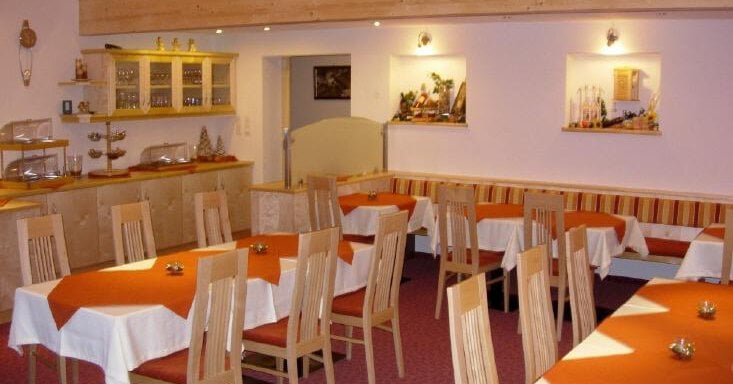 Frühstücksraum mit Buffet - Gästehaus Edelweiss - Sautens