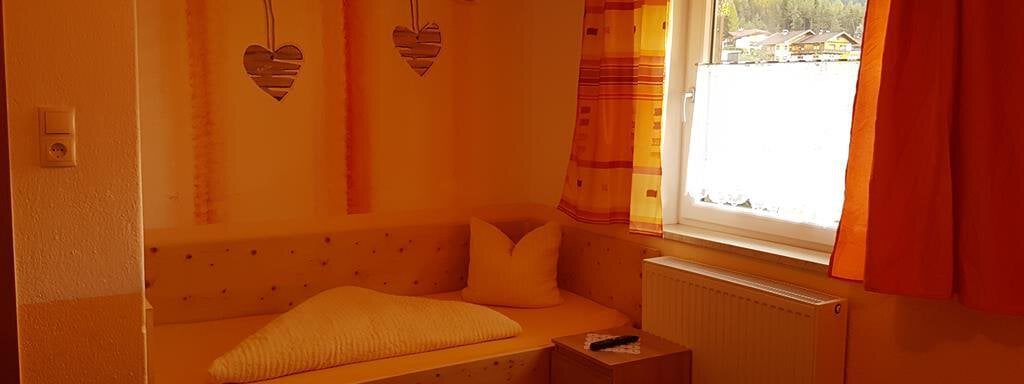 Einzellbett zu Dreibettzimmer - Gästehaus Fernblick - Sautens