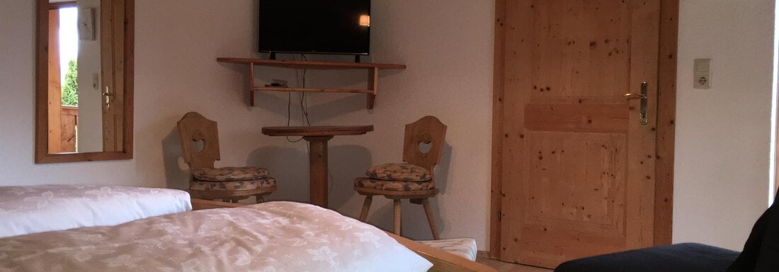 Schlafzimmer mit TV - Haus Lotte - Sautens