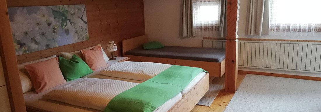 Westl. Doppelzimmer + Zustellbett und Balkon - Haus Myriam - Sautens