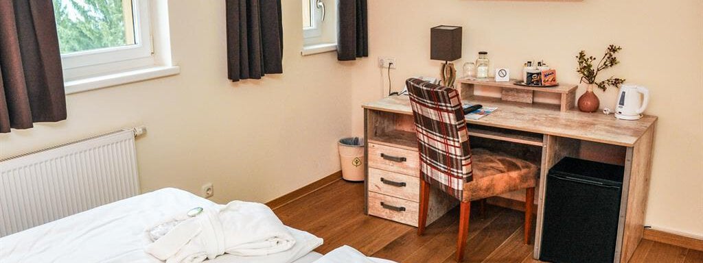 Doppelzimmer Tschirgant Schreibtisch - Hotel Ritzlerhof****S - Sautens