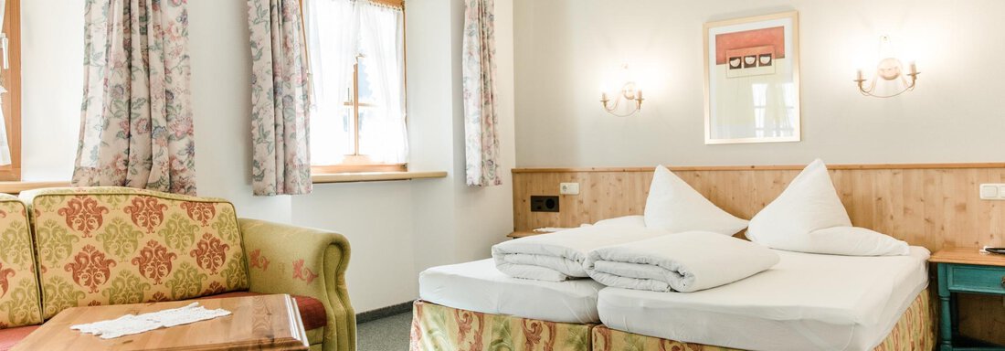 Doppelzimmer mit Schlafsofa - Apart Hotel Garni Alt Kaisers - Sölden